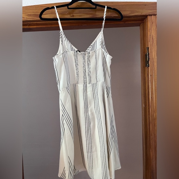 Short dress - Picture 3 of 3